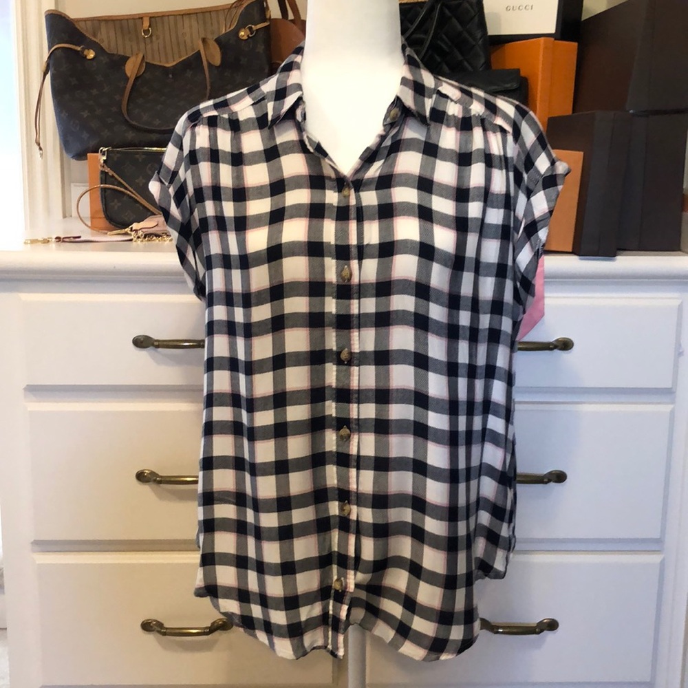 Abercrombie black plaid button down top